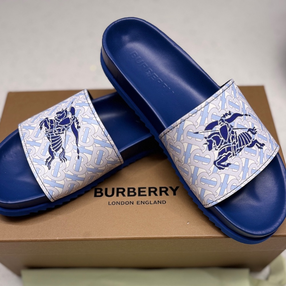 Burberry Men’s Slippers – Size 42 – Perfect Father’s Day Gift - Gently Used - Picture 5 of 5